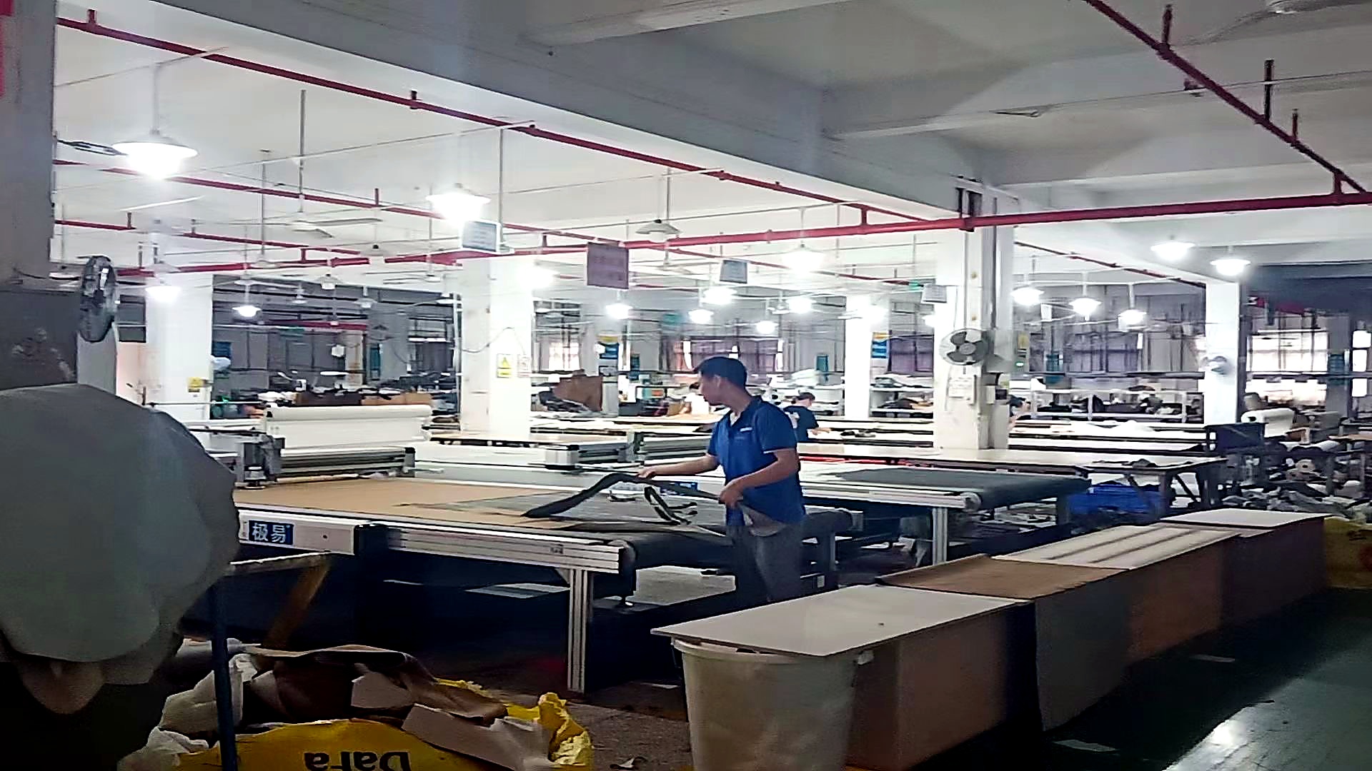 Foshan Demi Furniture Computerized Toe framing Machine in Operation